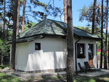 Фото номера Трехместный номер, вид на сад Отель Complex Parc Pini Moinesti г. Moineşti 7